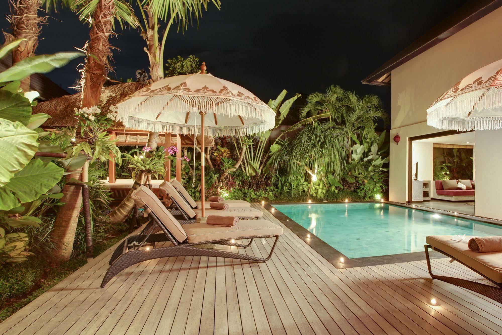 Elok Villas Seminyak Esterno foto