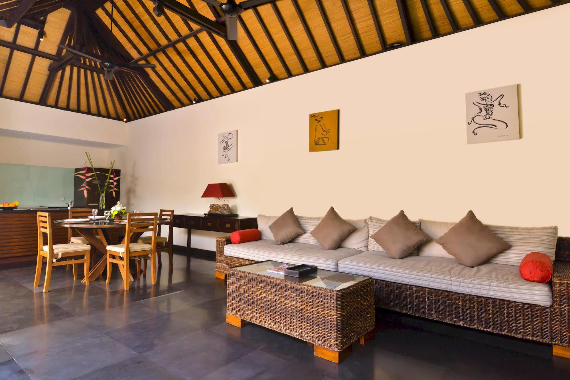 Elok Villas Seminyak Esterno foto